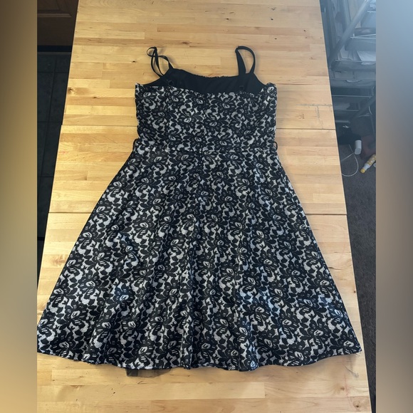 dressbarn Black and White Floral Midi Dress - Picture 3 of 7